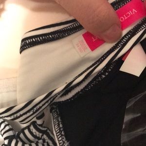 Victoria's Secret Swim - Victoria’s Secret Bikini / 34DD Medium bottom Victoria's Secret Swim - Victoria’s Secret Bikini / 34DD Medium bottom